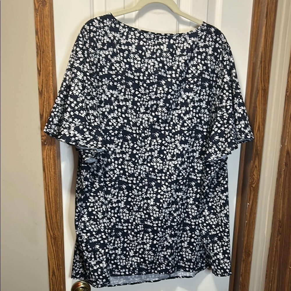 BloomChic Navy and White Floral Blouse - Picture 6 of 6